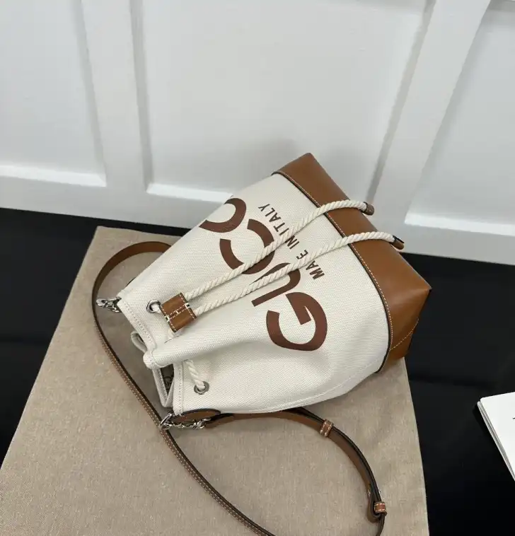 Gvc*1 bucket bags 4034h-0006