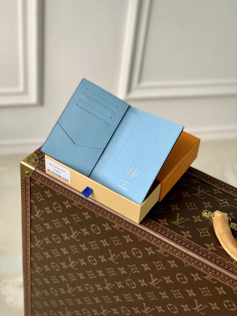 LV Wallets 4048A-0021