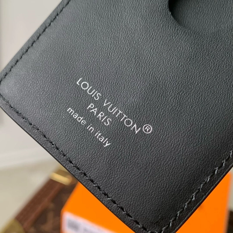 LV Wallets 4048A-0069