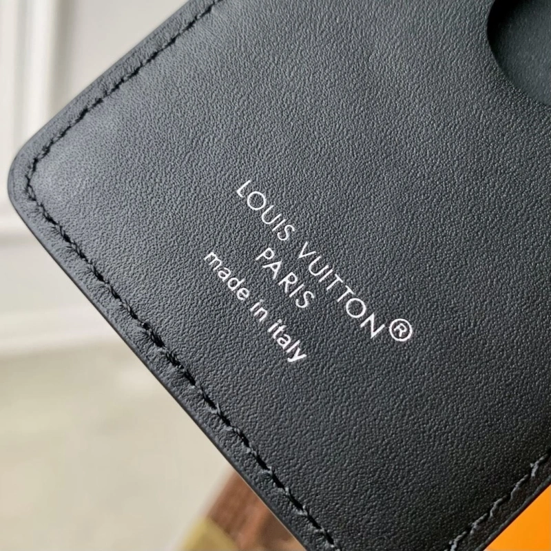 LV Wallets 4048A-0072