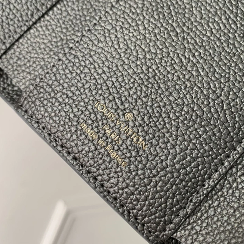 LV Wallets 4048A-0099