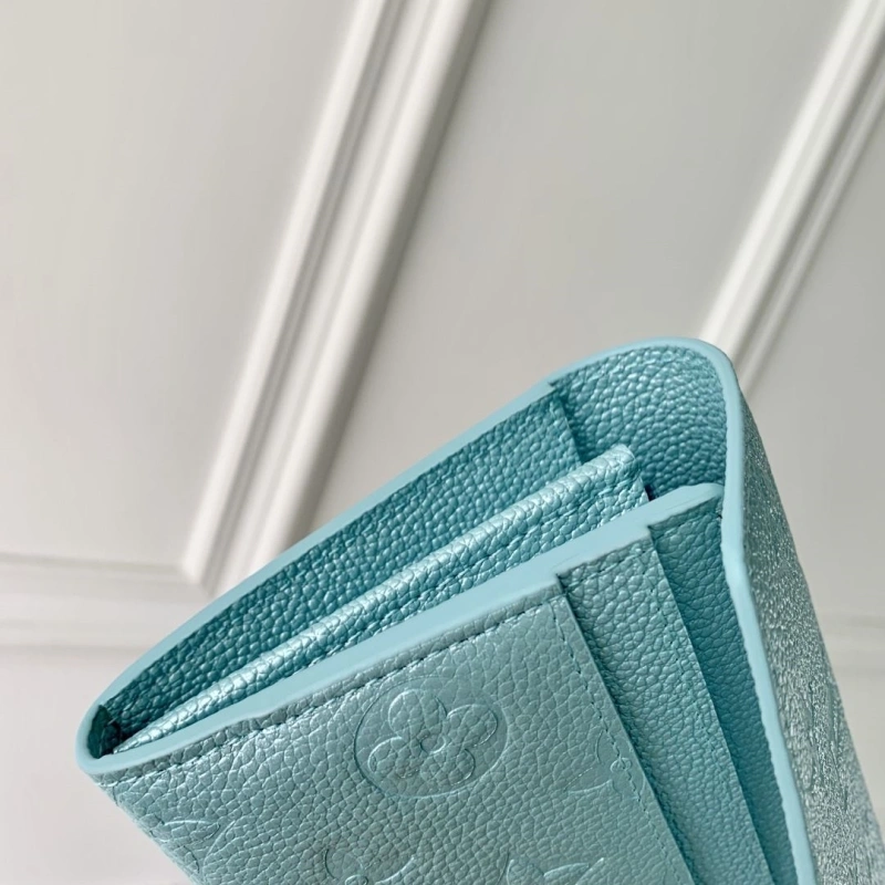 LV Wallets 4048A-0136