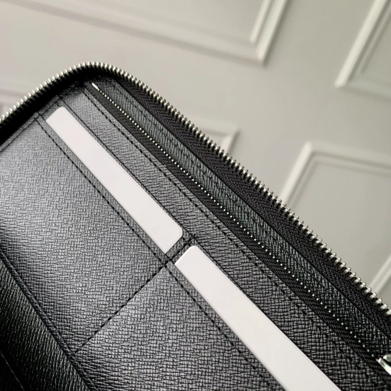 LV Wallets 4048I-0209