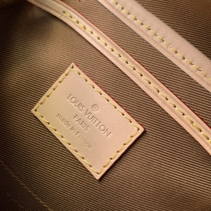 LV Backpacks 4048I-0233