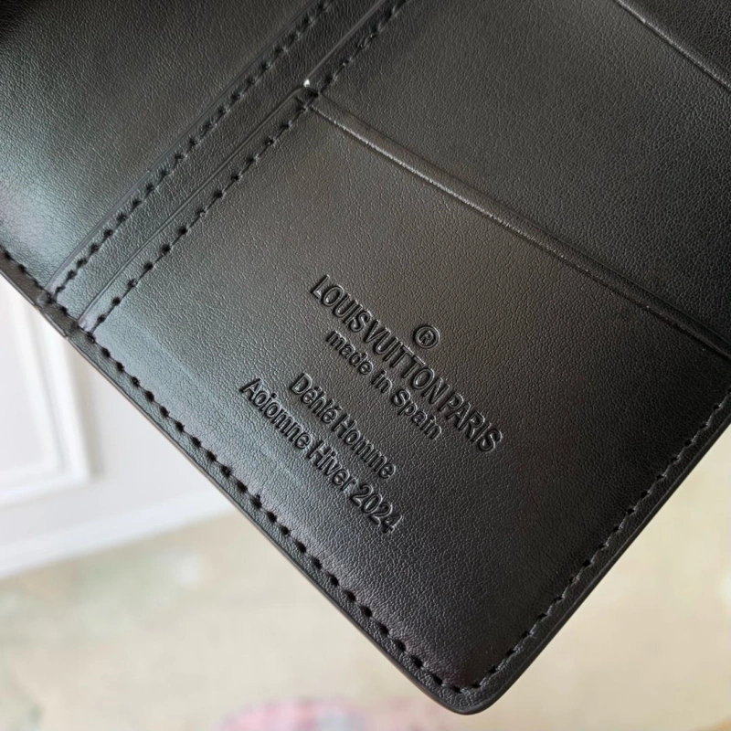 LV Wallets 4048I-0486