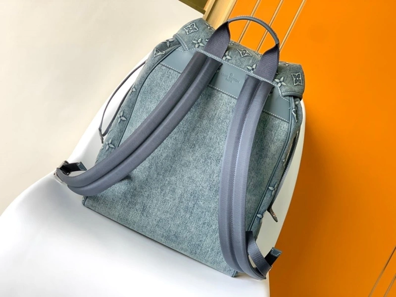 LV Backpacks 4056D-0136