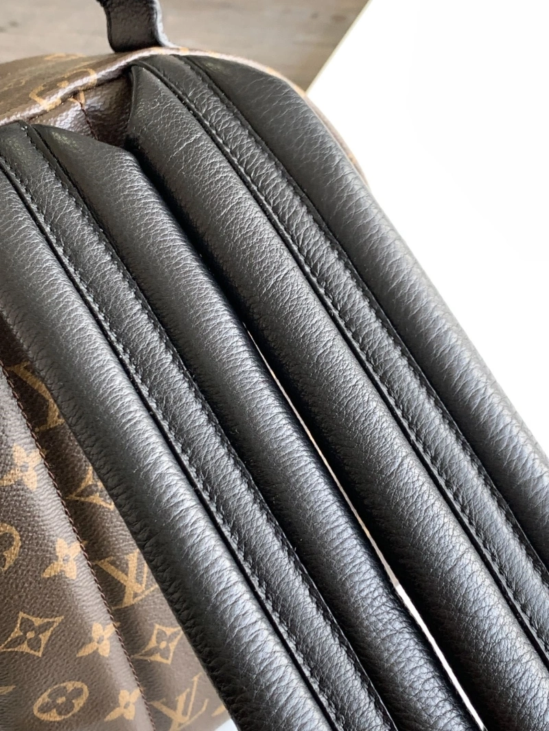 LV Backpacks 4056D-0298