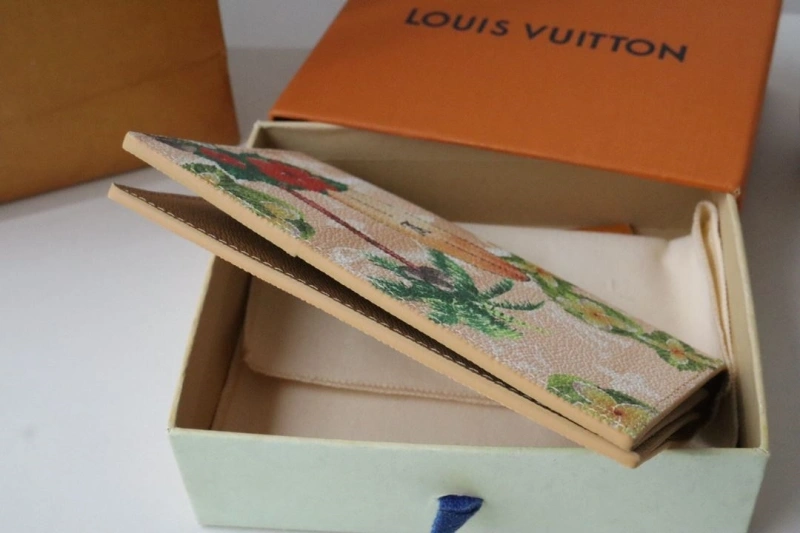 LV Wallets 4178A-0012