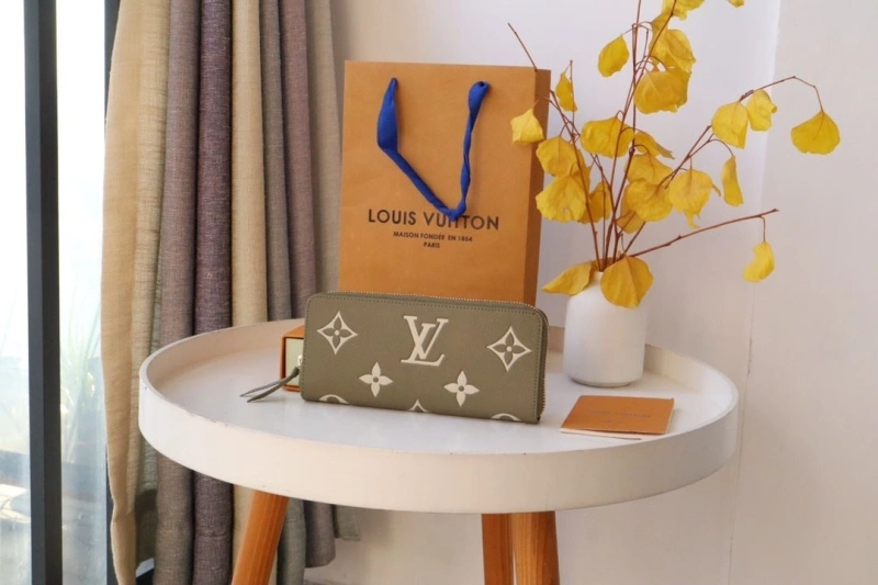 LV Wallets 4178A-0045