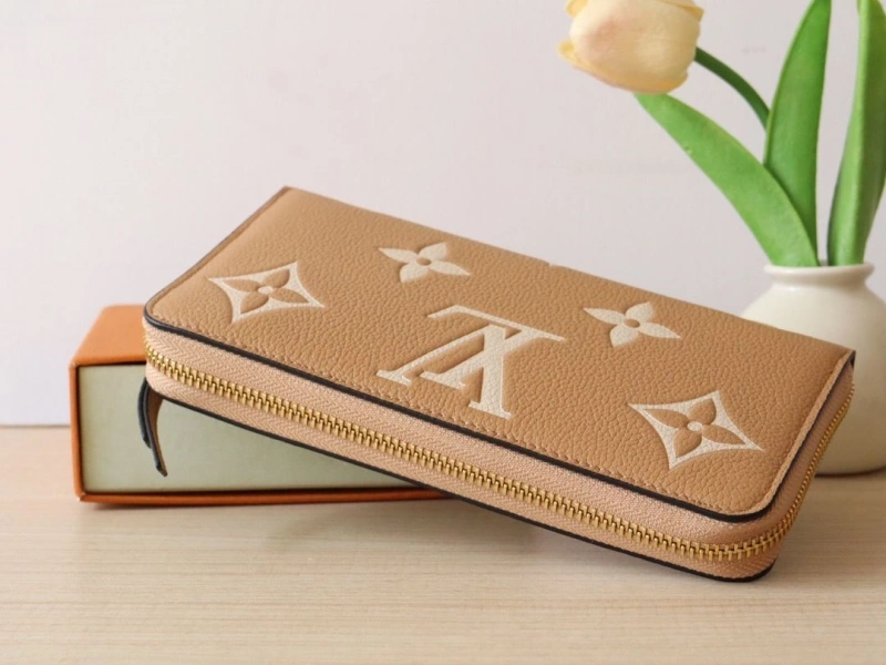 LV Wallets 4178A-0057