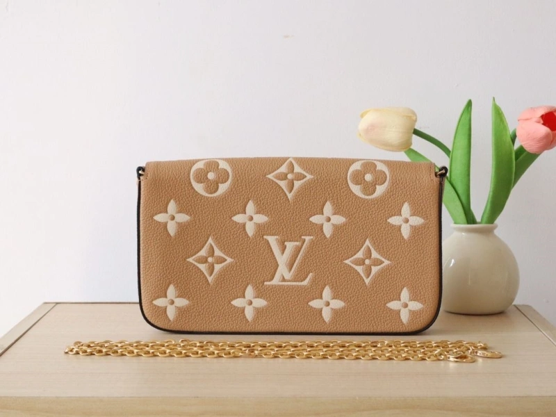 LV Wallets 4178A-0059
