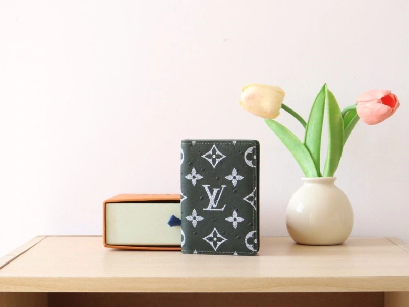 LV Wallets 4178A-0079