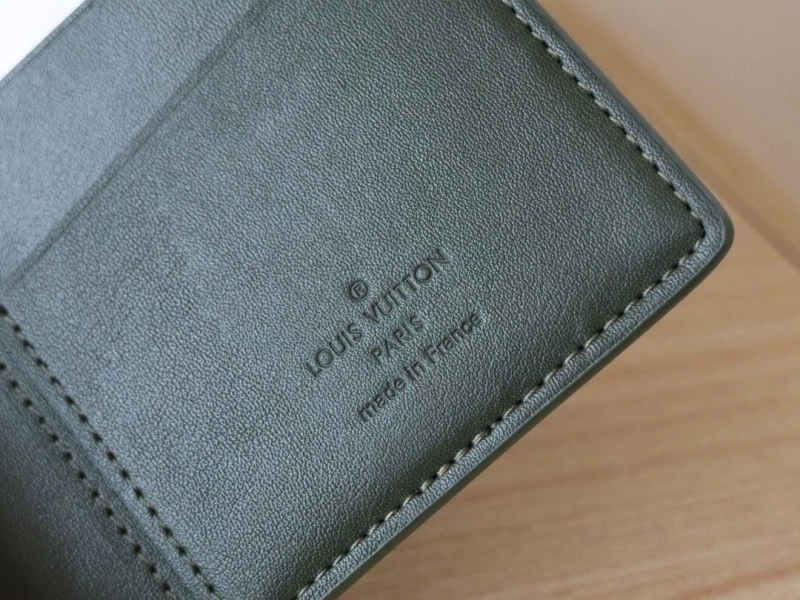 LV Wallets 4178A-0082