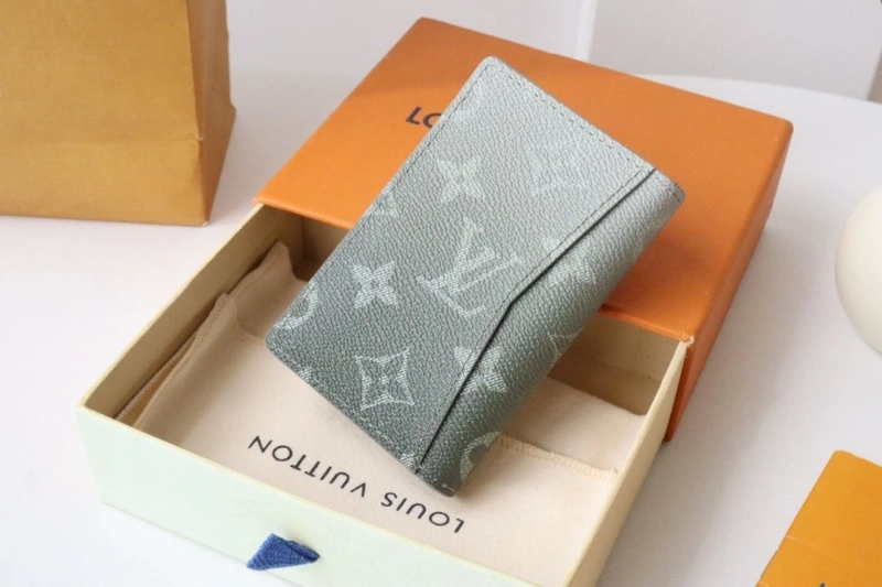 LV Wallets 4178A-0096