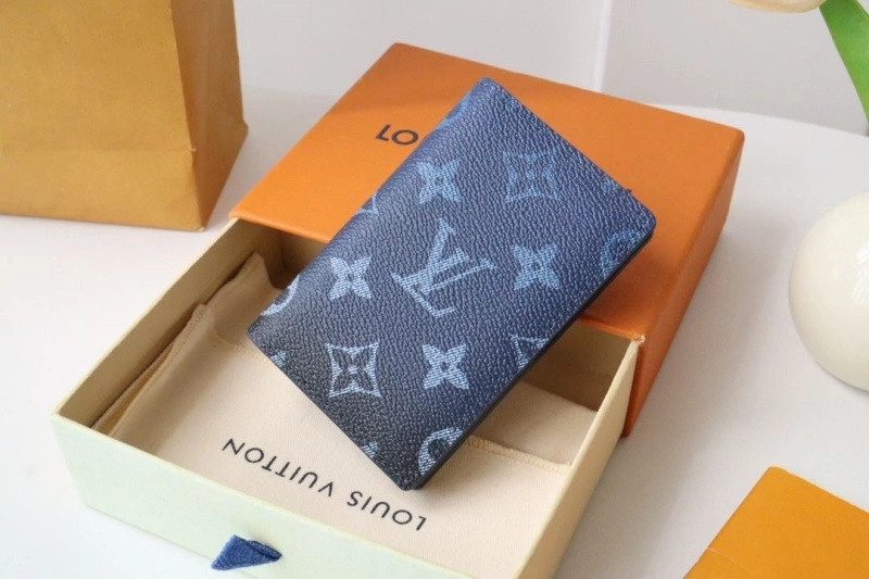 LV Wallets 4178A-0097