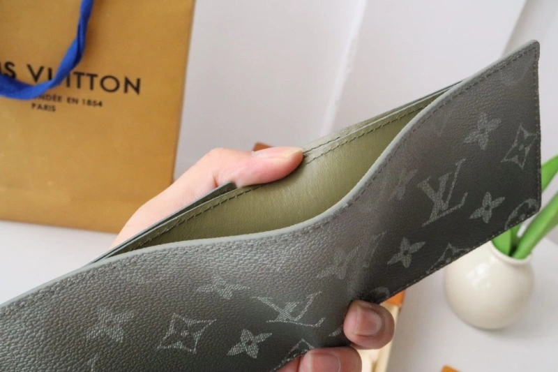 LV Wallets 4178A-0099