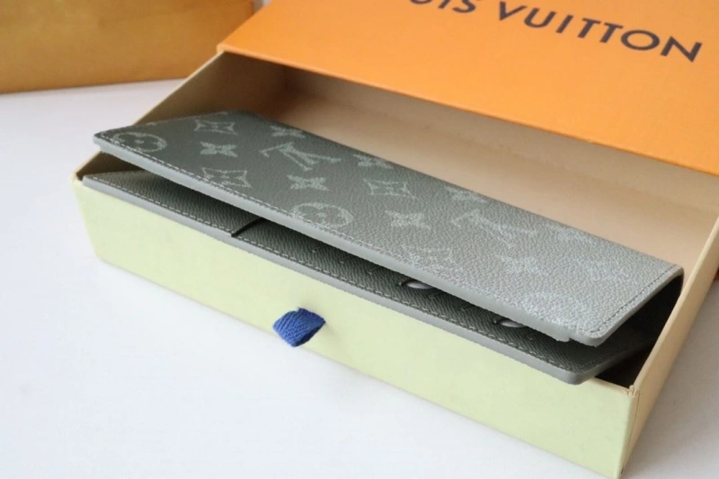 LV Wallets 4178A-0101