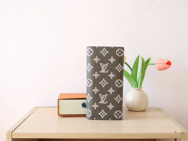 LV Wallets 4178A-0104