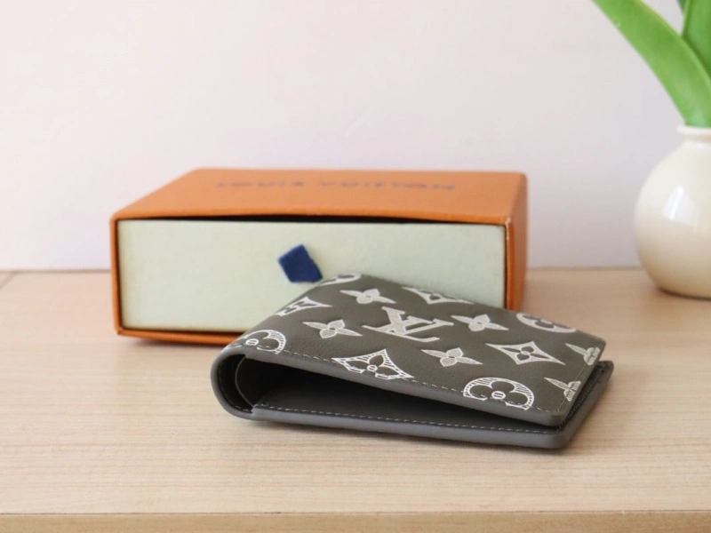 LV Wallets 4178A-0105