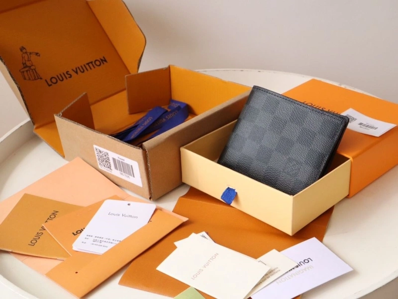 LV Wallets 4178A-0129