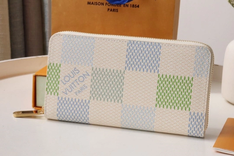 LV Wallets 4178A-0157