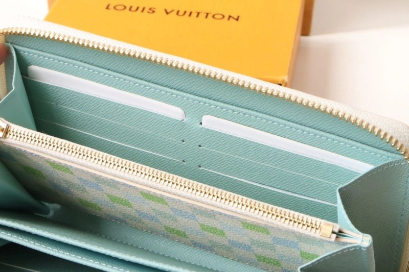 LV Wallets 4178A-0157