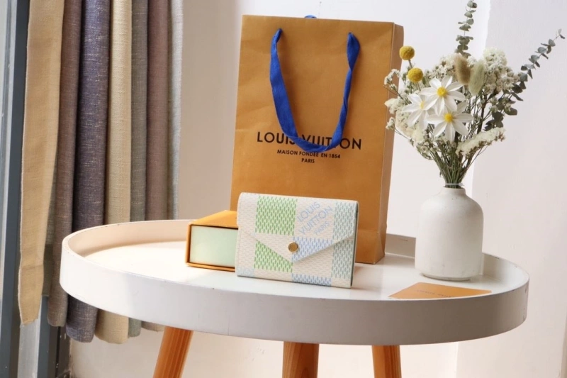 LV Wallets 4178A-0159