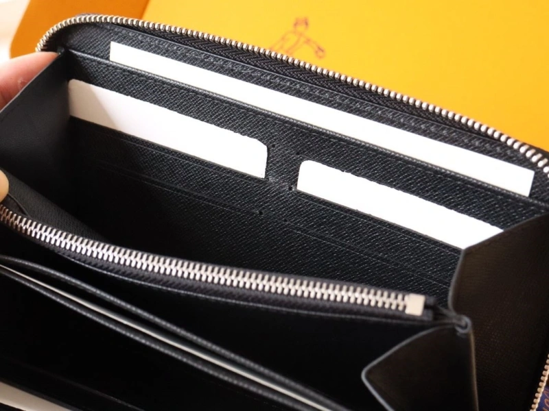 LV Wallets 4178A-0186