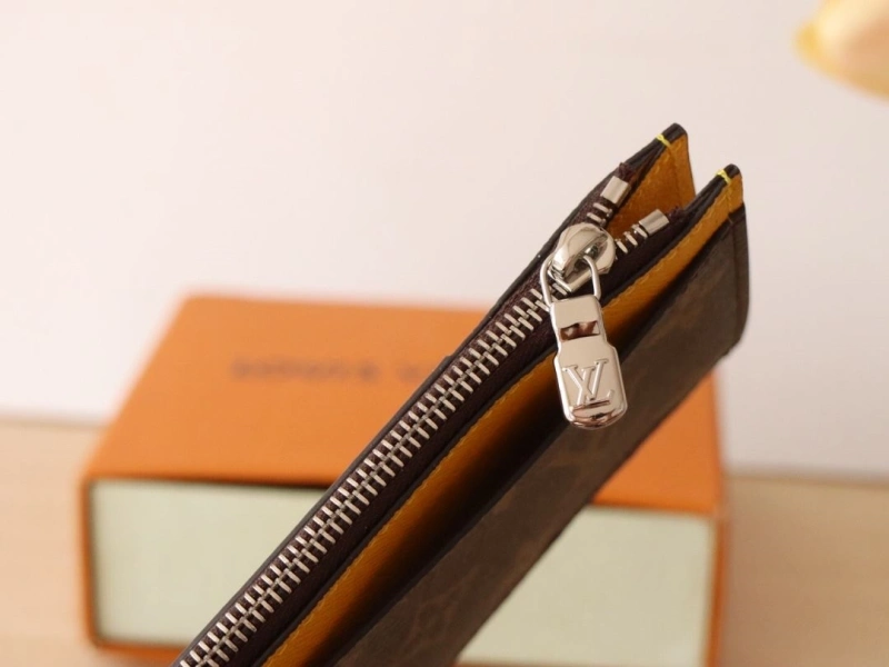 LV Wallets 4178A-0196