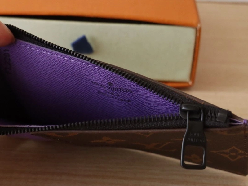 LV Wallets 4178A-0199