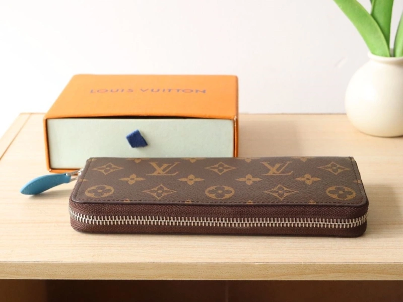 LV Wallets 4178A-0215