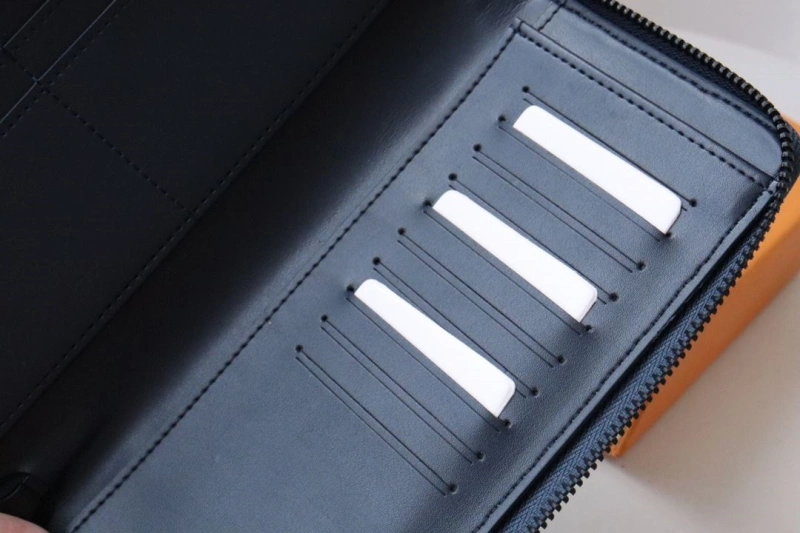 LV Wallets 4178A-0251