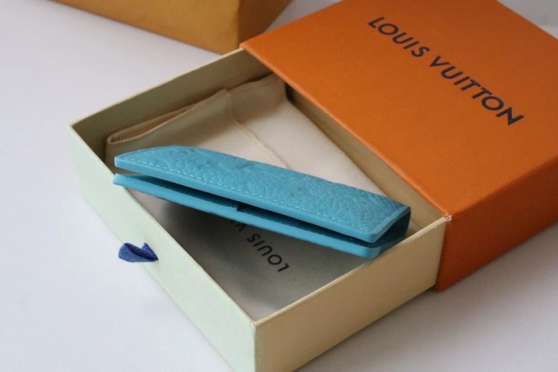 LV Wallets 4178A-0256
