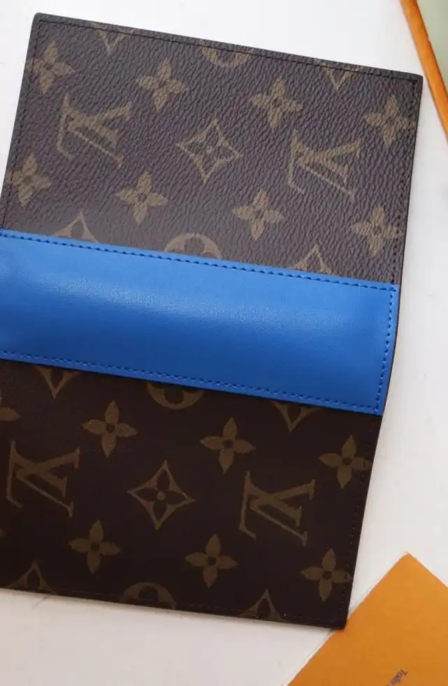 LV Wallets 4178D-0008
