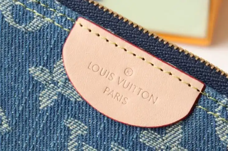 LV Wallets 4178D-0028