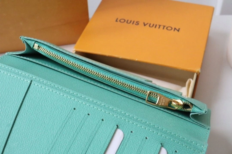 LV Wallets 4178H-0024