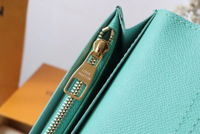 LV Wallets 4178H-0024