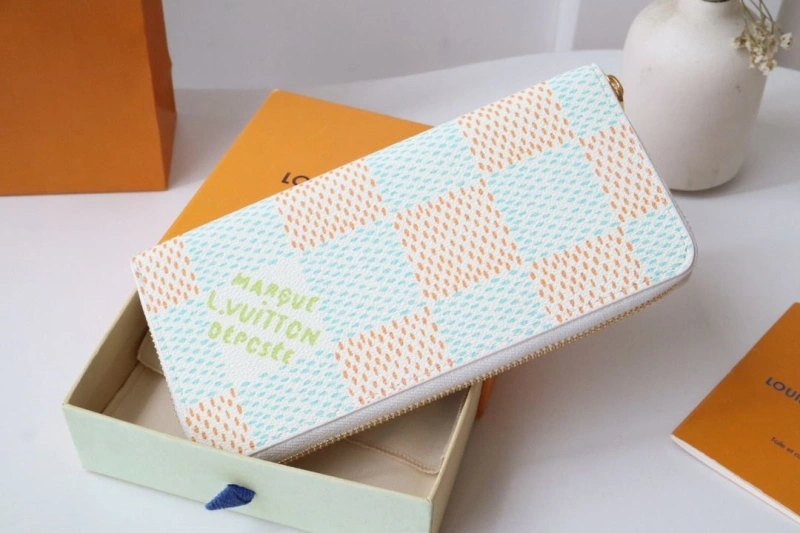 LV Wallets 4178H-0025