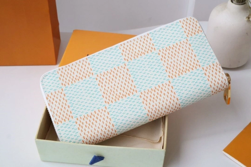 LV Wallets 4178H-0025