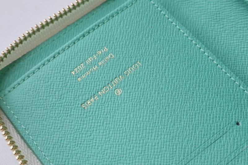 LV Wallets 4178H-0025