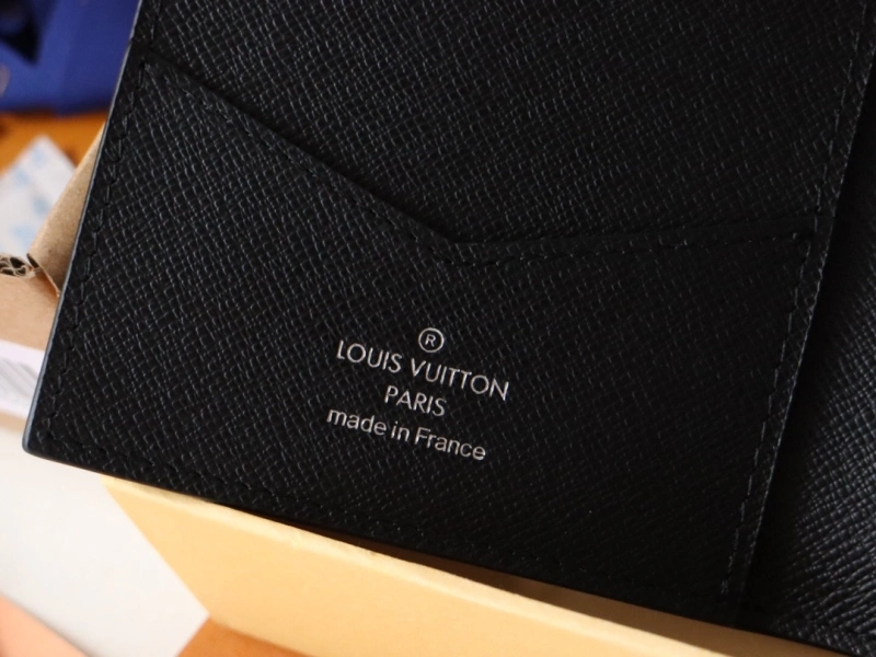 LV Wallets 4192A-0005