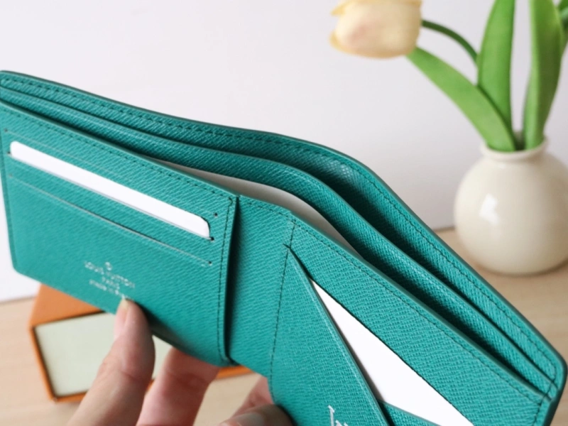 LV Wallets 4192A-0020