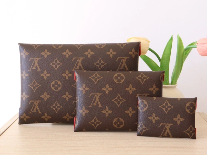 LV Wallets 4192A-0023