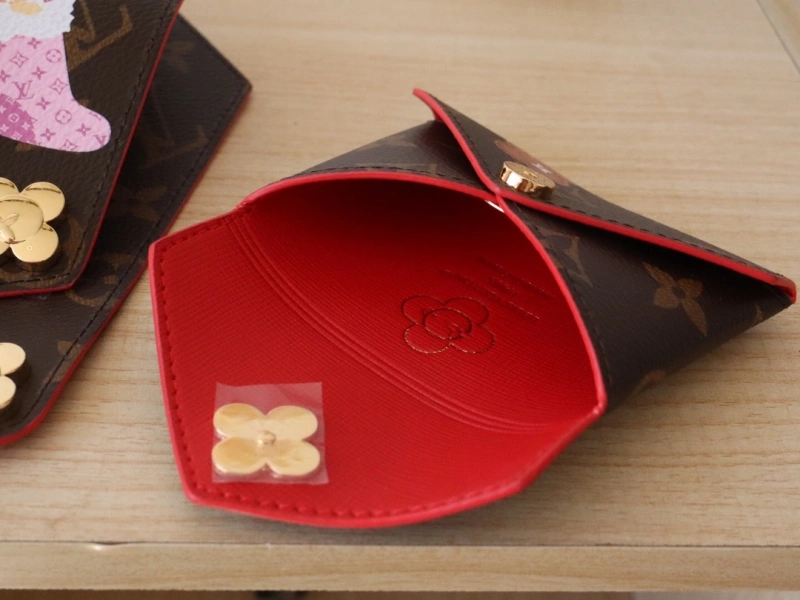 LV Wallets 4192A-0023