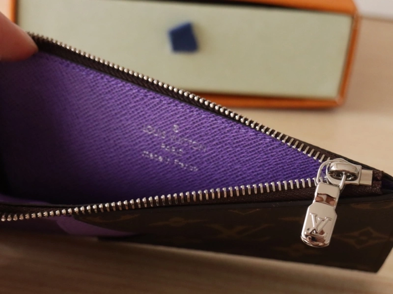 LV Wallets 4192A-0034
