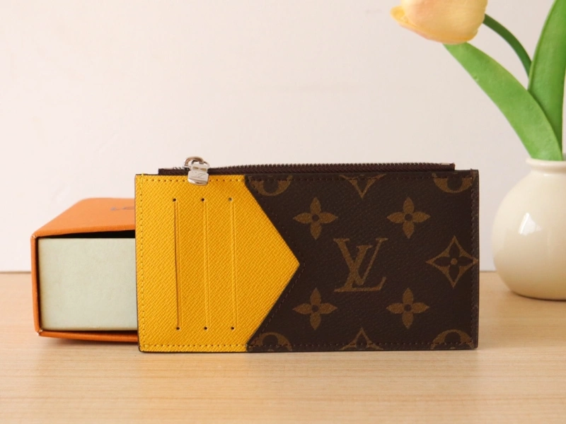 LV Wallets 4192A-0035