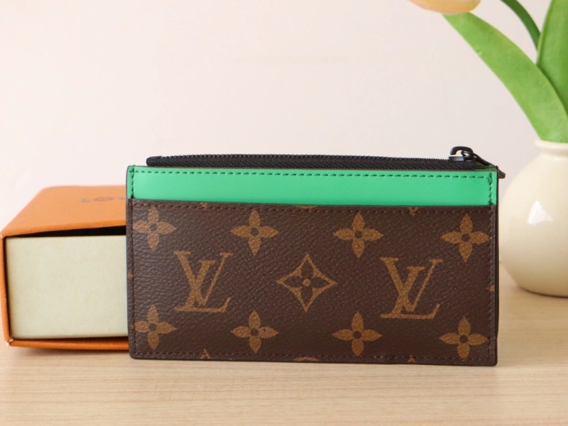 LV Wallets 4192A-0037