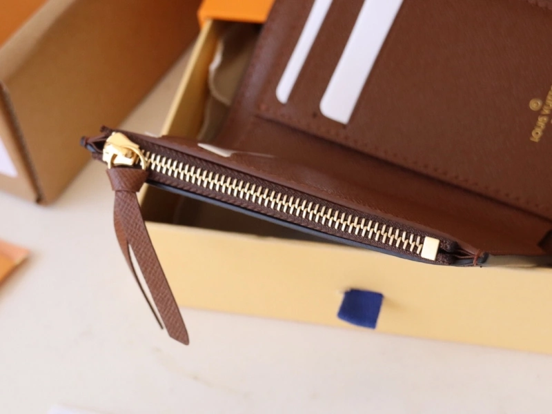 LV Wallets 4192A-0051