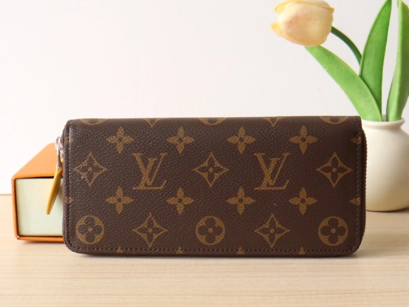 LV Wallets 4192A-0072