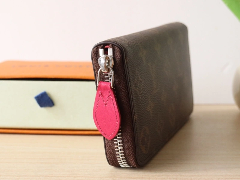 LV Wallets 4192A-0073
